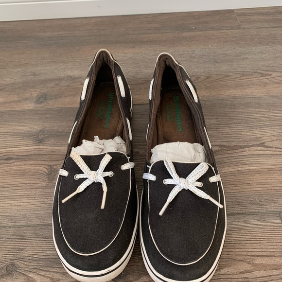 Shoes - Picture 3 of 8